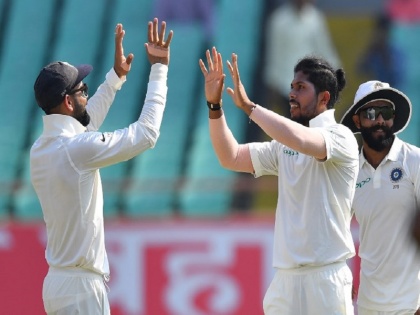 india vs west indies umesh yadav says with sg test ball its difficult to stop lower order | IND Vs WI: कोहली के बाद अब उमेश भी आये एसजी गेंद के खिलाफ, पहले दिन के खेल के बाद कही ये बात