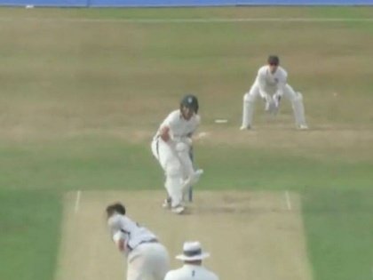 Watch Umesh Yadav’s ripper to snare his first wicket for Middlesex against Worcestershire wicket of Taylor Cornall see video | टेलर कॉर्नल को बोल्ड कर उमेश यादव ने काउंटी चैंपियनशिप में खाता खोला, देखें वीडियो