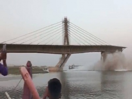 under construction bridge in Sultaganj Bihar fell in water second time video | भयावह वीडियो: बिहार के सुल्तानगंज में दूसरी बार ताश के पत्तों की तरह ढहा निर्माणाधीन पुल, इलाके में मची अफरातफरी