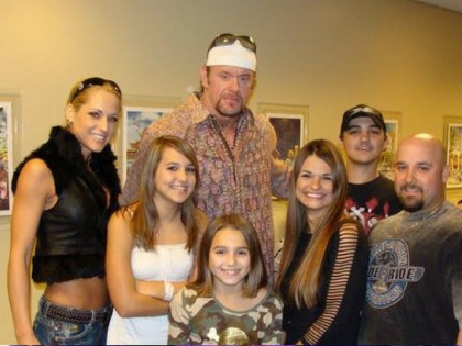 Happy Birthday Undertaker: WWE star The Undertaker personal life | Happy Birthday Undertaker: 3 शादी और 4 बच्चे, ऐसी है मौत के सौदागर अंडरटेकर की पर्सनल लाइफ
