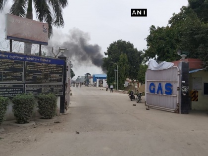 Hindustan Petroleum's tank valve leaked and Blast in Unnao, news update in Hindi | उन्नावः हिंदुस्तान पेट्रोलियम के प्लांट में गैस रिसाव के बाद धमाका, खाली कराया जा रहा आस-पास का इलाका