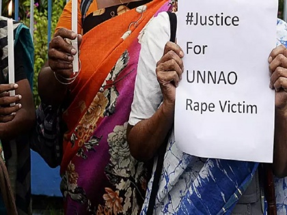 Unnao Rape Victim Memorial Platform Construction Stopped as Victim Family oppose is demanding Compensation | उन्नाव पीड़िता की कब्र पर प्रशासन बना रहा चबूतरा, पिता ने कहा- जब तक मांगे पूरी नहीं हो जातीं, नहीं बनने देंगे