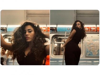 New York woman's selfie photo shoot in metro on peak time | मेट्रो में महिला ने खुद से किया फोटोशूट, वीडियो वायरल होने के बाद लोग कर रहे हैं ऐसी बातें