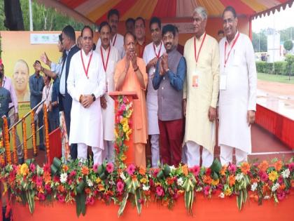 UP CM Yogi Adityanath renames Noida's key road Amaltash as Ramnath Goenka Marg | यूपी के सीएम योगी आदित्यनाथ ने बदला नोएडा की इस प्रमुख सड़क का नाम
