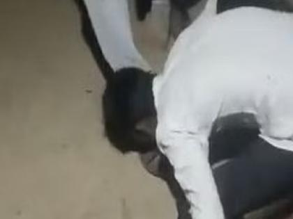 electricity Official Forces Dalit Youth To Lick Feet, Do Sit-Ups In UP's Sonbhadra | सीधी पेशाब कांड के बाद एक और वीडियो वायरल, यूपी के सोनभद्र में बिजली अधिकारी ने दलित युवक को पैर चाटने के लिए किया मजबूर, वीडियो वायरल electricity Official Forces Dalit Youth To Lick Feet, Do Sit-Ups In UP's Sonbhadra | सीधी पेशाब कांड के बाद एक और वीडियो वायरल, यूपी के सोनभद्र में बिजली अधिकारी ने दलित युवक को पैर चाटने के लिए किया मजबूर, वीडियो वायरल