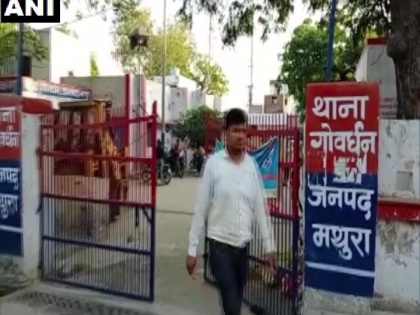 Uttar Pradesh Mathura's Govardhan 'Hanuman Chalisa' mosque four arrests allegedly reciting | उत्तर प्रदेशः मथुरा के गोवर्धन में मस्जिद के भीतर 'हनुमान चालीसा' का पाठ, चार अरेस्ट