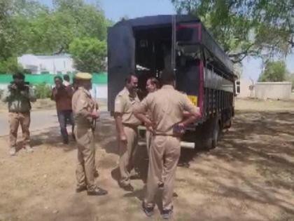 Atiq Ahmed may again brought UP from Gujarat again, police team reached Sabarmati Jail, another case also filed | अतीक अहमद को एक बार फिर गुजरात से यूपी लाने की तैयारी, साबरमती जेल पहुंची पुलिस की टीम, एक और मुकदमा भी दर्ज