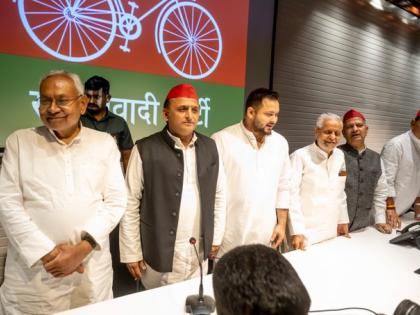 Bihar CM Nitish Kumar and Deputy CM Tejashwi Yadav SP chief Akhilesh Yadav no desire power and position my effort work betterment country see video | मुझे सत्ता और पद की कोई लालसा नहीं, अखिलेश और तेजस्वी यादव की मौजूदगी में नीतीश कुमार ने कहा-मेरा प्रयास देश की भलाई के लिए काम करना, देखें वीडियो