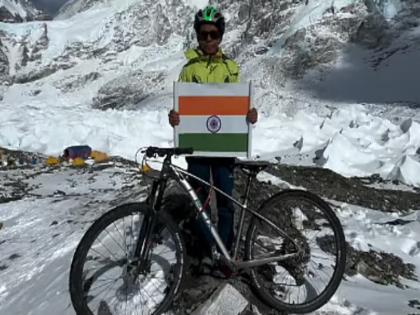 UP Woman Scripts History! Becomes First Indian Female To Cycles To Everest Base Camp In 14 Days | UP की महिला ने रचा इतिहास! 14 दिनों में साइकिल से एवरेस्ट बेस कैंप पहुंचने वाली पहली भारतीय महिला बनीं UP Woman Scripts History! Becomes First Indian Female To Cycles To Everest Base Camp In 14 Days | UP की महिला ने रचा इतिहास! 14 दिनों में साइकिल से एवरेस्ट बेस कैंप पहुंचने वाली पहली भारतीय महिला बनीं
