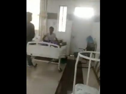 Uttar Pradesh Doctor vandalises assaults and abuses patient at Saifai PGI incident caught on camera | उत्तर प्रदेश: सैफई पीजीआई में डॉक्टर की बर्बरता, मरीज के साथ मारपीट और गाली- गलौज; घटना कैमरे में कैद