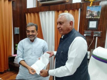 bihar Upendra Kushwaha resigned Legislative Council mlc said Pleasant feeling coming out chakravyuh I can never become rich by selling my conscience | विधान परिषद से कुशवाहा ने दिया इस्तीफा, कहा- 'चक्रव्यूह' से बाहर आ जाने की सुखद अनुभूति, जमीर बेचकर कभी अमीर बन नहीं बन सकता...