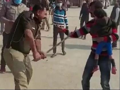 up police lathi charge on kanpur hospital worker went viral people critics uttar pradesh govt | Video Viral: बच्चे को गोद में लिए शख्स पर यूपी पुलिस बेरहमी से चलाती रही लाठी, बच्चे की गुहार पर भी नहीं पसीजा दिल