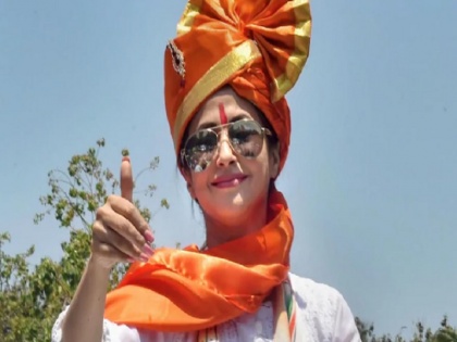 Urmila Matondkar will join Shiv Sena on Monday after exiting Congress last year after lok sabha elections | शिवसेना में शामिल होंगी उर्मिला मातोंडकर, पिछले साल कांग्रेस छोड़ने के बाद राजनीति में होगी ये नई पारी