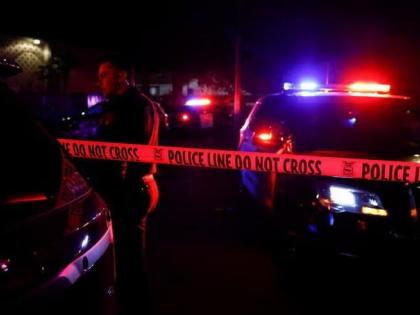 watch South Carolina Bullets fired from bar 4 killed and 20 injured screams, panic and fear all around see video | बार में भारी भीड़ और अचानक गोलियों की बौछार?, 4 की मौत और 20 घायल, चारों ओर चीख-पुकार, दहशत और डर, जाने बचाने के लिए, वीडियो