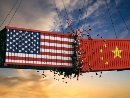 trade war donald trump puts Huawei on exports blacklist | US-चीन ट्रेड वॉर: 170 देशों में कारोबार करने वाली चीनी कंपनी हुवावे को अमेरिका ने किया ब्लैक लिस्ट, दुनिया की सबसे बड़ी दूरसंचार कंपनी है HUAWEI
