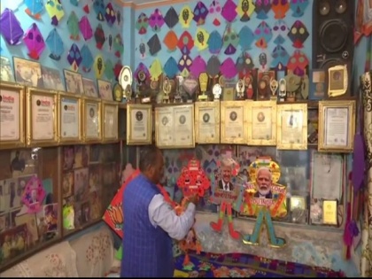 Donald Trump India Visit: Amritsar man designs ‘Namaste Trump’ kites | Donald Trump India Visit: जगमोहन कनोजिया ने 'नमस्ते ट्रंप' के लिए बनाई खास पतंग