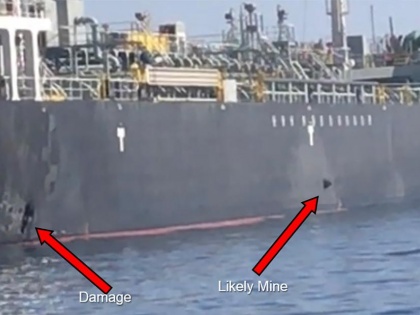 US releases video it claims shows Iran removing unexploded mine from Gulf tanker | ओमान तेल टैंकर विस्फोट: अमेरिका ने VIDEO जारी कर ईरान को ठहराया जिम्मेदार