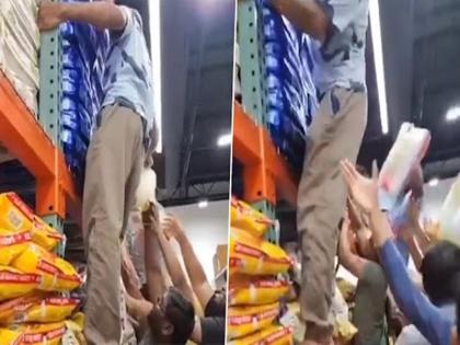 usa customers lined up and looted buy rice after india impose ban on rice export video | वीडियो: भारत के चावल बैन के बाद अमेरिका के स्टोर में मची अफरा-तफरी, लाइन लगाकर राइस खरीदते दिखे ग्राहक usa customers lined up and looted buy rice after india impose ban on rice export video | वीडियो: भारत के चावल बैन के बाद अमेरिका के स्टोर में मची अफरा-तफरी, लाइन लगाकर राइस खरीदते दिखे ग्राहक