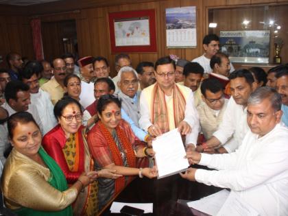 Uttarakhand BJP MLA Ritu Khanduri Kotdwar filed nomination post Speaker Assembly former CM Bhuvan Chandra Khanduri daughter  | उत्तराखंड विधानसभा में इतिहास रचेंगी पूर्व मुख्यमंत्री की पुत्री ऋतु खंडूरी, पहली महिला स्पीकर बनेंगी!