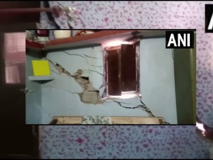 Uttarakhand Cracks occurred in 38 houses in Karnprayag area of ​​Chamoli district | जोशीमठ के बाद अब चमोली में भी संकट के बादल; कर्णप्रयाग में घरों में आई बड़ी-बड़ी दरारें, प्रशासन ने लोगों को किया स्थानांतरित
