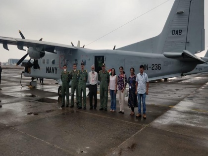 A Dornier aircraft of Indian Navy, with a team of 4 doctors from Goa State Health Dept, took off from INS Hansa to Pune | डॉक्टरों की टीम लेकर INS हंसा पुणे रवाना, COVID19 के कई संदिग्ध मरीज की जांच होगी