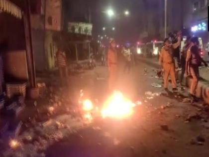 Vadodara, Gujarat violence on Diwali night, stone pelting occurred near Muslim Medical center in Panigate | दिवाली की रात गुजरात के वडोदरा में जमकर बवाल और पत्थरबाजी, फेंके गए पेट्रोल बम, मामले में 19 गिरफ्तार