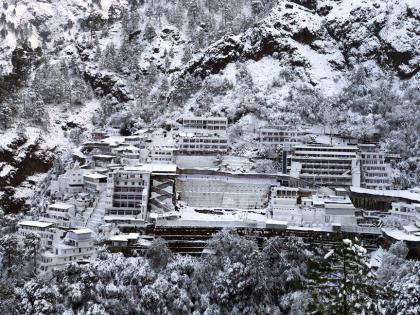 mata Vaishno Devi Shrine Snowfall Rains Hit Jammu season’s first snowfall covid coronavirus | माता वैष्णो देवी मंदिरः मौसम की पहली बर्फबारी, श्रद्धालुओं ने लिए मजे mata Vaishno Devi Shrine Snowfall Rains Hit Jammu season’s first snowfall covid coronavirus | माता वैष्णो देवी मंदिरः मौसम की पहली बर्फबारी, श्रद्धालुओं ने लिए मजे