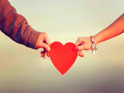 Happy Valentine Day 2020 less known and weird facts about valentine in hindi | Valentine Day 2020: कभी विद्रोह के लिए मनाया जाता था वैलेंटाइन डे, कैसे बना ये 'प्यार का दिन'- जानिए इसे जुड़ी कुछ रोचक बातें