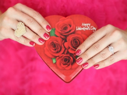 Valentines day Special last minute Unique Gift Ideas For Her and him | Valentine's Day 2018: लास्ट मिनट में खरीदें ये गिफ्ट, सफल हो जाएगी वैलेंटाइन डे डेट