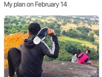 valentines day 2020 memes share on social media | Valentines Day से पहले सोशल मीडिया पर छलका सिंगल्स का दर्द, शेयर किए मजेदार मीम्स-देखें यहां