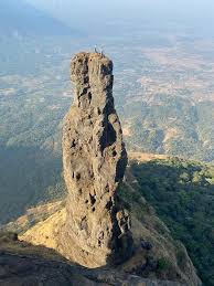mumbai Karthik More 10-year-old 450 foot high Vanlaringi rock of Fatah Kamarajanagar Ghatkopar | 10 वर्ष के कार्तिक मोरे ने फतह की 450 फुट ऊंची वानरलिंगी खड़ी चट्टान, जानिए इसके बारे में