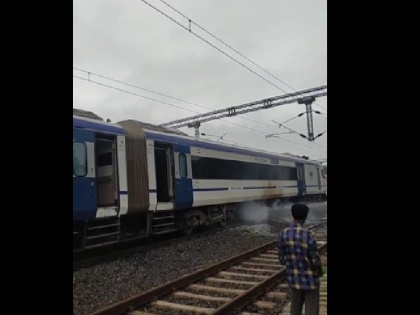 Vande Bharat train going from Bhopal to Delhi caught fire panic among passengers | भोपाल से दिल्ली जा रही वंदे भारत ट्रेन के में लगी आग, यात्रियों में मची अफरा-तफरी