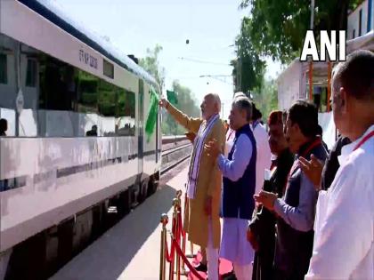 PM Modi flagged off the fourth Vande Bharat Express train in Una will reach 100 kmph in 52 seconds | पीएम मोदी ने चौथी वंदे भारत एक्सप्रेस ट्रेन को दिखाई हरी झंडी, ऊना से दिल्ली के लिए किया रवाना, जानिए औरों से कितनी अलग है ये ट्रेन