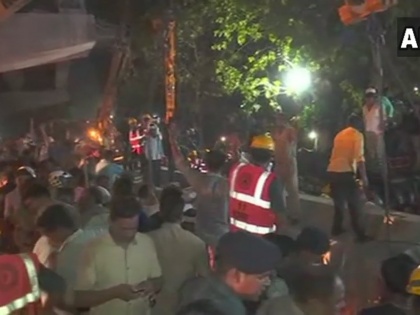 18 deaths recorded till now in Varanasi under-construction flyover collapse incident Death toll expected to rise | वाराणसी फ्लाईओवर हादसा: अब तक 18 लोगों की मौत, बढ़ सकती है मरने वालों की संख्या