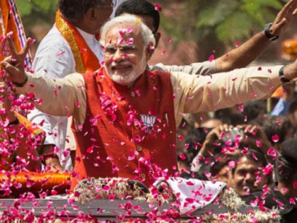 lok sabha election 2019 BJP eyes record, not just victory, as bigwigs gather in Varanasi. | वाराणसी पर सबकी नजर, भाजपा ने कोई कसर नहीं छोड़ी, घर-घर पहुंचे नेता