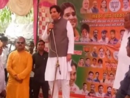lok sabha election 2019 bjp leader varun gandhi attack congress candidate. | सुल्तानपुर में कांग्रेस प्रत्याशी पर वरुण गांधी का विवादित बयान, संजय गांधी का लड़का हूं, इन जैसों से जूते के फीते खुलवाता हूं