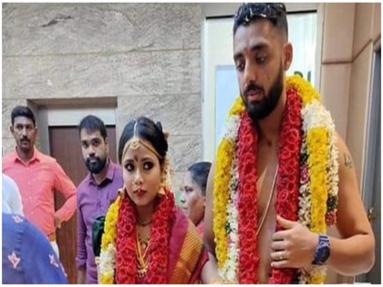 Kolkata Knight Riders spinner Varun Chakaravarthy marries long-time girlfriend Neha Khedekar | गर्लफ्रेंड नेहा संग शादी के बंधन में बंधे KKR के 'मिस्ट्री स्पिनर' वरुण चक्रवर्ती, टीम इंडिया में मिली थी जगह लेकिन...
