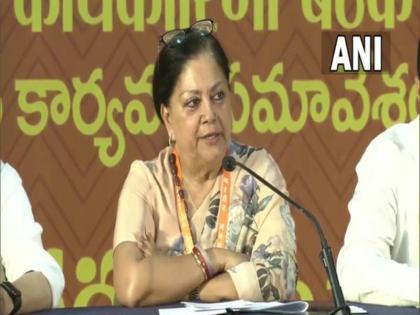 Vasundhara Raje counters Rajasthan CM Ashok Gehlot's claim | वसुंधरा राजे ने बचाई थी अशोक गहलोत की सरकार! पूर्व सीएम ने दावे का किया खंडन, कहा- वो विधानसभा चुनाव हारने के डर से झूठ बोल रहे Vasundhara Raje counters Rajasthan CM Ashok Gehlot's claim | वसुंधरा राजे ने बचाई थी अशोक गहलोत की सरकार! पूर्व सीएम ने दावे का किया खंडन, कहा- वो विधानसभा चुनाव हारने के डर से झूठ बोल रहे