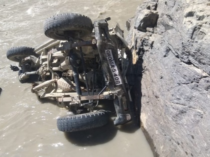 Two ITBP personnel missing after an ITBP vehicle rolled down into Sutlej river at Spilo in Kinnaur district | हिमाचल प्रदेश: आईटीबीपी की जिप्सी सतलुज नदी में गिरी, दो जवान लापता, तलाश जारी