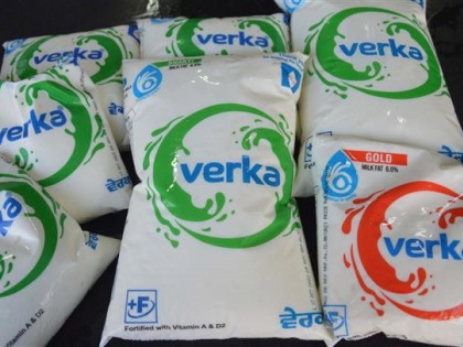 Amul, Verka Milk Prices Go Up By Rs 3 Per Litre Check New Rates Here full cream milk priced Rs 60 per litre will now be Rs 66 effect from February 4  | अमूल के बाद वेरका ने दिया झटका, हर लीटर पर इतना रुपये की बढ़ोतरी, जानें असर
