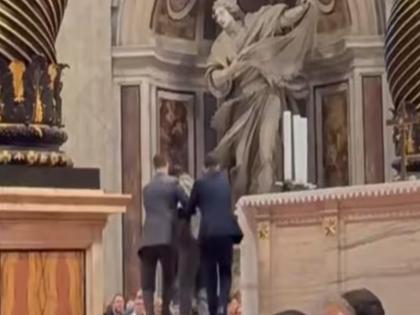 Man urinates on sacred altar during mass at St. Peter’s Basilica in Vatican City, sparks outrage VIDEO | VIDEO: वेटिकन सिटी के सेंट पीटर बेसिलिका में प्रार्थना के दौरान एक व्यक्ति ने पवित्र वेदी पर किया पेशाब, पोप रहे गए स्तब्ध