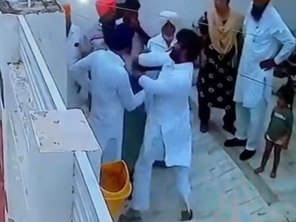 Video viral Husband slaps Talwandi Sabo assembly AAP MLA Baljinder Kaur amid debate starts crying women commission | Video: बहस के बीच AAP विधायक को पति ने मारा जोरदार थप्पड़, कैमरे के सामने रोने लगी MLA