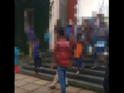 Hindu activist attacking girls for meet Muslim boyfriend  | Video: दूसरे धर्म के दोस्त से मिलने पर संगठन ने युवतियों का किया ये हाल