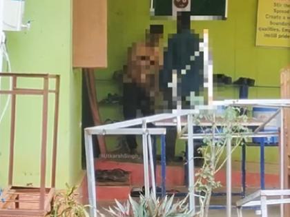 Odisha The teacher of the coaching center beat the student with a stick the innocent survived but still did not stop horrifying video of the incident went viral | ओडिशा: कोचिंग सेंटर के टीचर ने छात्र की डंडे से पिटाई, बचता रहा मासूम फिर भी नहीं रुके हाथ; घटना का भयावह वीडियो वायरल