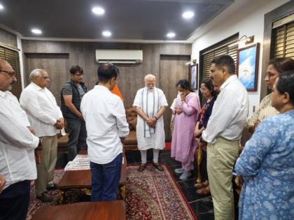 Air India plane crash PM narendra Modi meets Vijay Rupani family writes emotional post after sharing his photo Instagram see Met family Shri Vijaybhai Rupani Ji | एअर इंडिया विमान हादसाः विजय रूपाणी के परिजनों से मिले पीएम मोदी, एक्स पर तस्वीर शेयर कर लिखा भावुक पोस्ट Air India plane crash PM narendra Modi meets Vijay Rupani family writes emotional post after sharing his photo Instagram see Met family Shri Vijaybhai Rupani Ji | एअर इंडिया विमान हादसाः विजय रूपाणी के परिजनों से मिले पीएम मोदी, एक्स पर तस्वीर शेयर कर लिखा भावुक पोस्ट