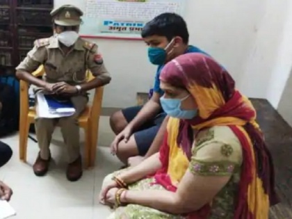 vikas dubey wife richa and son released by kanpur police women cried after husband encounter | विकास दुबे की पत्नी और बेटे को कानपुर पुलिस ने छोड़ा, पति के एनकाउंटर पर रोकर बोली- एक बार चेहरा दिखा दो