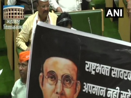 Nagpur BJP MLAs protest in Maharashtra assembly against Rahul Gandhi for his remark against VD Savarkar | महाराष्ट्र: राहुल गांधी के बयान पर विधानसभा में हंगामा, बीजेपी विधायकों ने लहराया वीर सावरकर का पोस्टर, पहनी 'मैं सावरकर' टोपी
