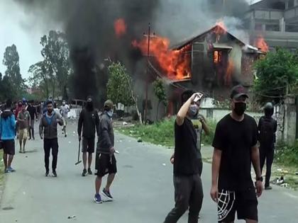 Violence is not stopping in Manipur Minister Nemcha Kipgen house set on fire | Manipur Violence: मणिपुर में नहीं थम रही है हिंसा! मंत्री नेमचा किपगेन के घर में लगाई आग, सहमा हुआ पूरा इलाका