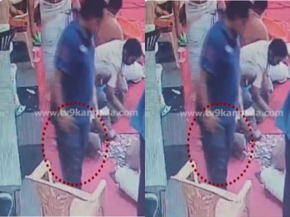 Karnataka Viral Video Shows Alleged Theft Of Donation At Gaali Anjaneya Swamy Temple Head Priest Clarifies Incident Occurred More Than Year Ago 2 Suspended | Viral Video: कर्नाटक के मंदिर के चढ़ावे से चोरी, नोटों के बंडल पर शख्स ने किया हाथ साफ; वीडियो देख दंग रह गए भक्त Karnataka Viral Video Shows Alleged Theft Of Donation At Gaali Anjaneya Swamy Temple Head Priest Clarifies Incident Occurred More Than Year Ago 2 Suspended | Viral Video: कर्नाटक के मंदिर के चढ़ावे से चोरी, नोटों के बंडल पर शख्स ने किया हाथ साफ; वीडियो देख दंग रह गए भक्त