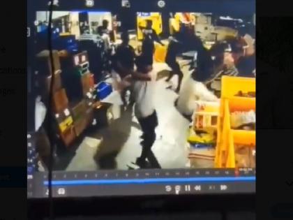 Ghaziabad Blinkit Store Brawl Video Several Injured After Fierce Fight Breaks Out at Grocery Delivery Store in Uttar Pradesh | Viral Video: ब्लिंकिट स्टोर में आपस में भिड़े कर्मचारी, लात-घूसों के वार से फोड़ा सिर; CCTV फुटेज वायरल Ghaziabad Blinkit Store Brawl Video Several Injured After Fierce Fight Breaks Out at Grocery Delivery Store in Uttar Pradesh | Viral Video: ब्लिंकिट स्टोर में आपस में भिड़े कर्मचारी, लात-घूसों के वार से फोड़ा सिर; CCTV फुटेज वायरल